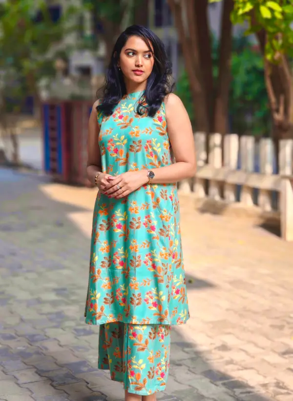 Mint Green sleeveless floral print Cord-set in Rayon-Cotton