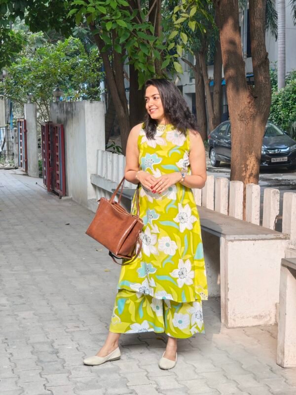 Green sleeveless floral print Cord-set in Soft Cotton-Rayon
